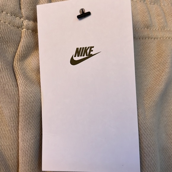 Brand New, Never Worn, Tan, Loose Fit, Women Nike sweatpants. Tags are still on! - Picture 4 of 6